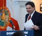 Florida : Ron DeSantis's Transgender Care Ban Deemed Unconstitutional by Federal Judge