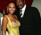 Beyonce-Knowles-poses-with-her-father-and-manager-Matthew-Knowles-at-the-Beyonce-Beyond-the-Red-Carpet-auction.jpg