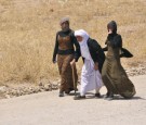 Iraq accuses Islamic State of Yazidi atrocity, U.S. make new strikes