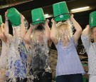 Melbourne Attempts World Record Ice Bucket Challenge