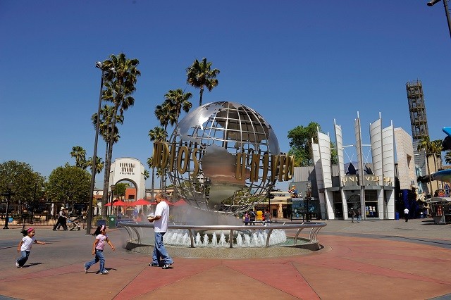 Man Commits Suicide at Universal Studios Hollywood Theme Park Near
