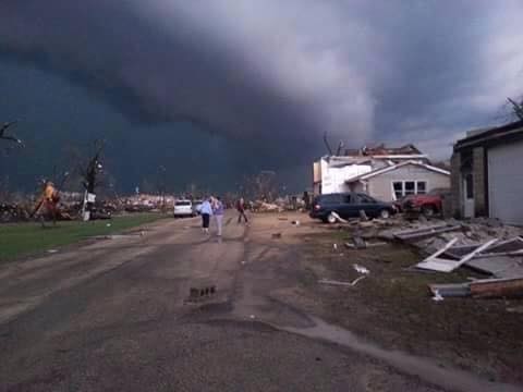 illinois damage tornado twitter tornadoes leaving killing widespread central town level north fairdale il