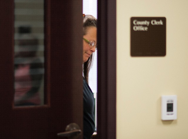 Same Sex Marriage Fight Kentucky Clerk Kim Davis To Appeal Contempt Of